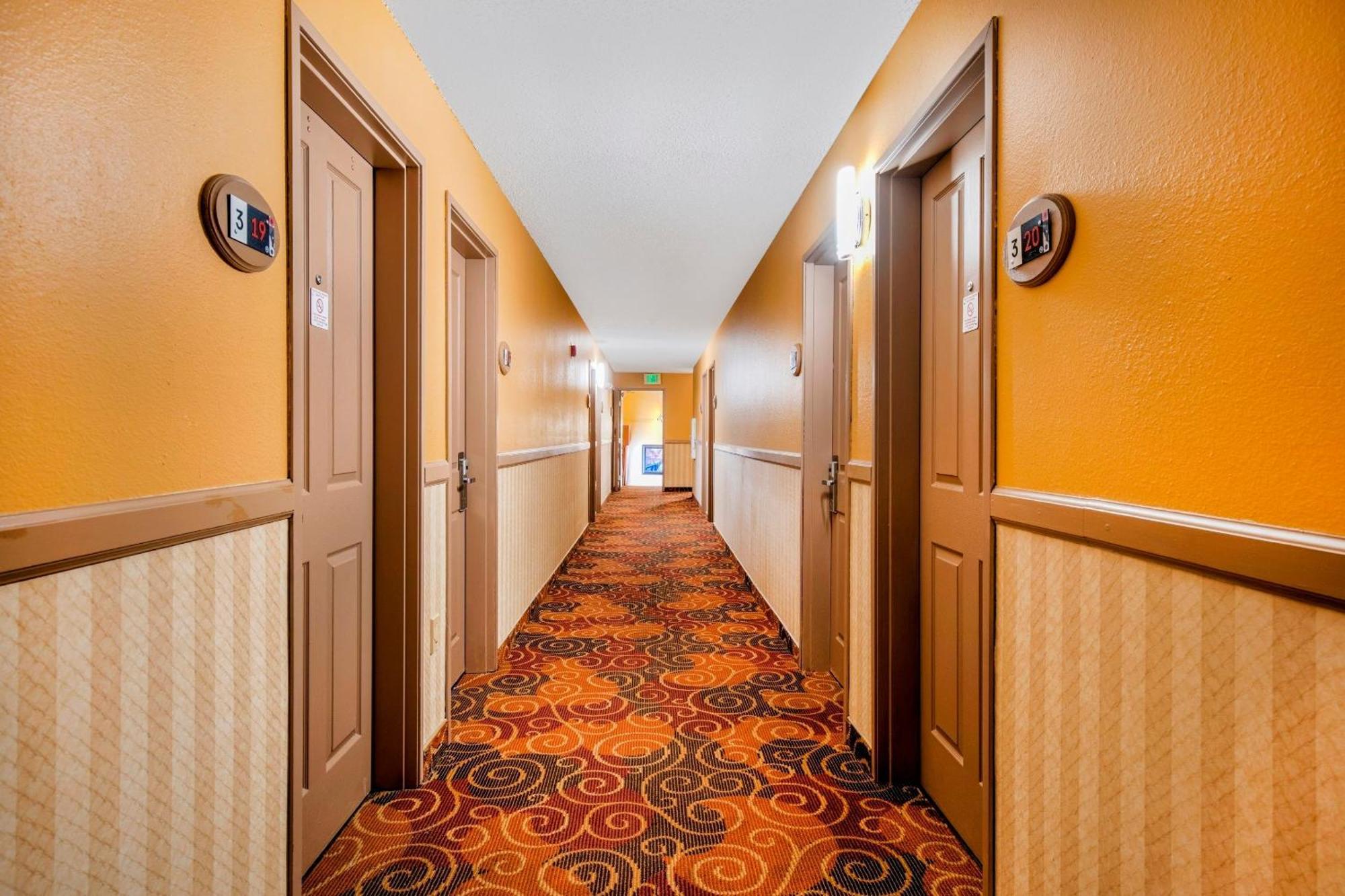 Oyo Hotel Castle Rock Co Downtown Exterior photo