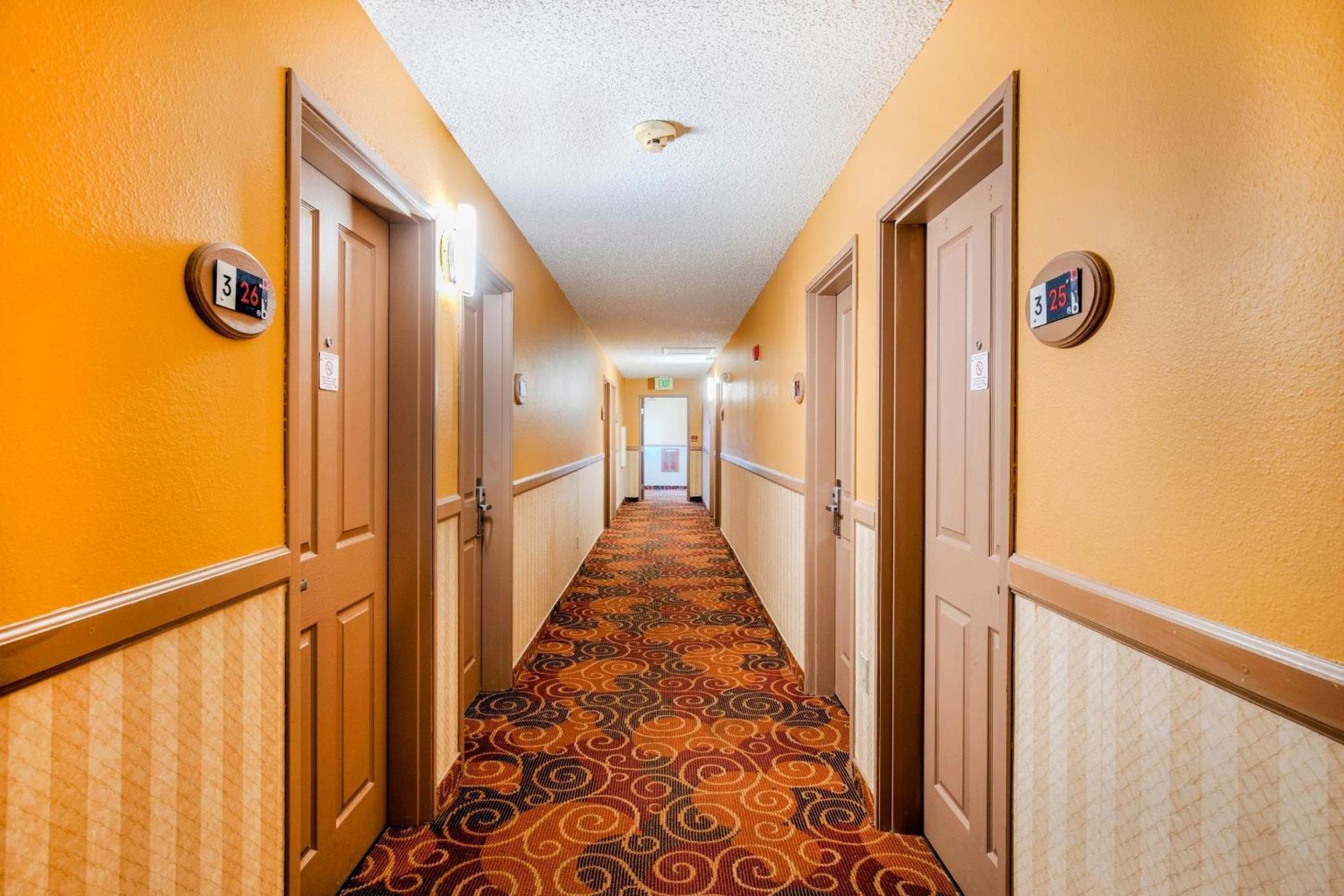 Oyo Hotel Castle Rock Co Downtown Exterior photo