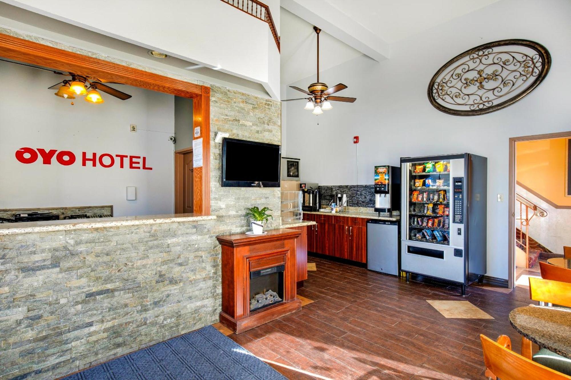 Oyo Hotel Castle Rock Co Downtown Exterior photo